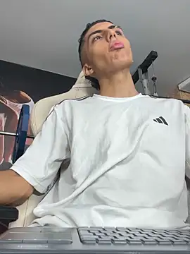 Snapshot of Mister_Obsession chatting on 09.26.25 Mister Obsession online show from 09.26.25