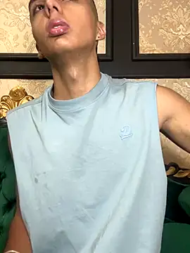 Snapshot of Mister_Obsession chatting on 11.06.25 Mister Obsession online show from 11.06.25