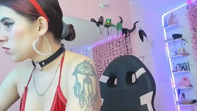 Snapshot of Littlecat_1 chatting on 10.01.25 Littlecat 1 online show from 10.01.25