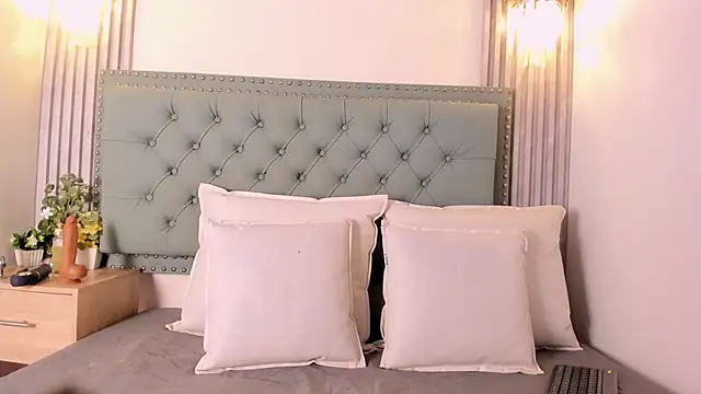 ValeriaJulio  online show from 10.21.25