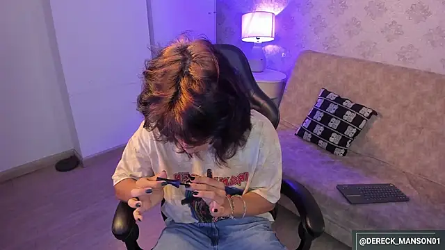 Dereck Manson online show from 10.07.25