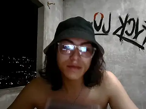 Snapshot of dirty_model chatting on 05.06.26 dirty model online show from 05.06.26
