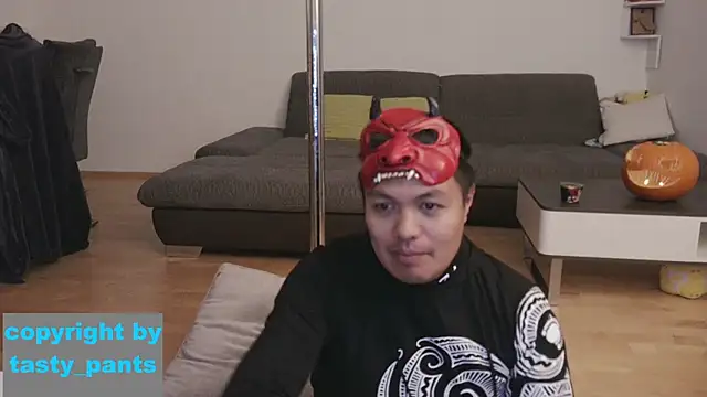 Snapshot of Tasty_pants chatting on 10.31.25 Tasty pants online show from 10.31.25