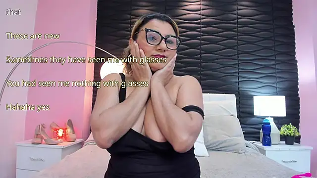 Snapshot of Nataly_Foley chatting on 09.13.25 Nataly Foley online show from 09.13.25