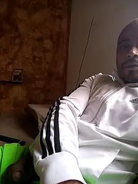 Snapshot of reisloko chatting on 11.15.25 reisloko online show from 11.15.25