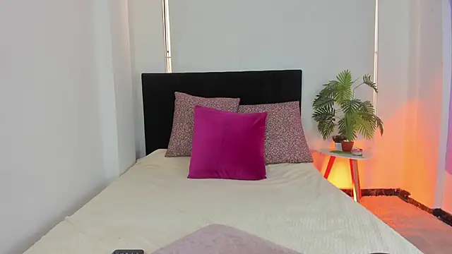 LunaVelvet777 online show from 11.14.25