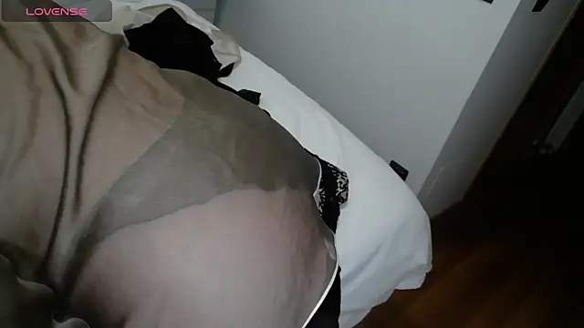 Snapshot of paulaSTendhal chatting on 02.05.26 paulaSTendhal online show from 02.05.26