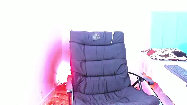 Snapshot of penelopestar_2 chatting on 10.11.25 penelopestar 2 online show from 10.11.25