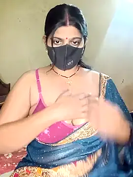 Snapshot of reena502 chatting on 06.17.26 reena502 online show from 06.17.26