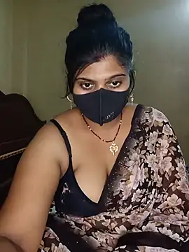 Snapshot of reena502 chatting on 07.17.26 reena502 online show from 07.17.26