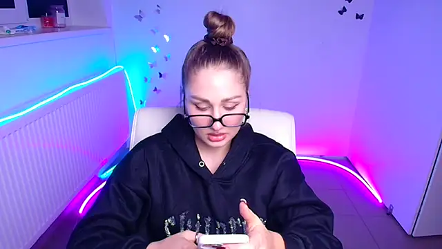 Snapshot of Stefanie_Sweet chatting on 10.21.25 Stefanie Sweet online show from 10.21.25