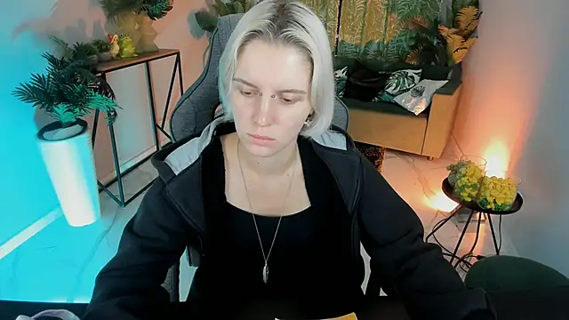 Snapshot of BethanyCloud chatting on 10.10.25 BethanyCloud online show from 10.10.25