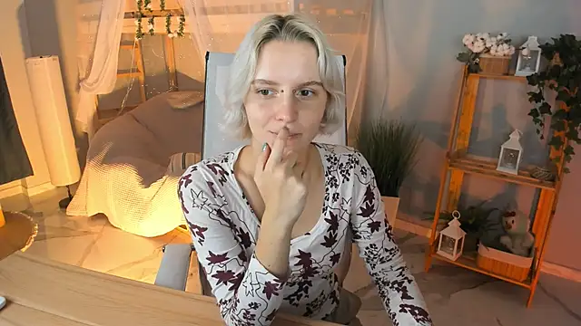 Snapshot of BethanyCloud chatting on 10.13.25 BethanyCloud online show from 10.13.25