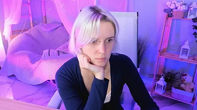 Snapshot of BethanyCloud chatting on 10.14.25 BethanyCloud online show from 10.14.25