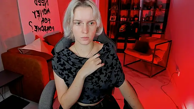 Snapshot of BethanyCloud chatting on 10.20.25 BethanyCloud online show from 10.20.25