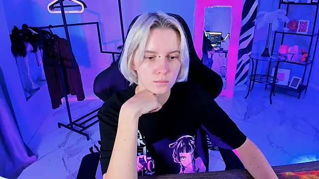 Snapshot of BethanyCloud chatting on 10.21.25 BethanyCloud online show from 10.21.25