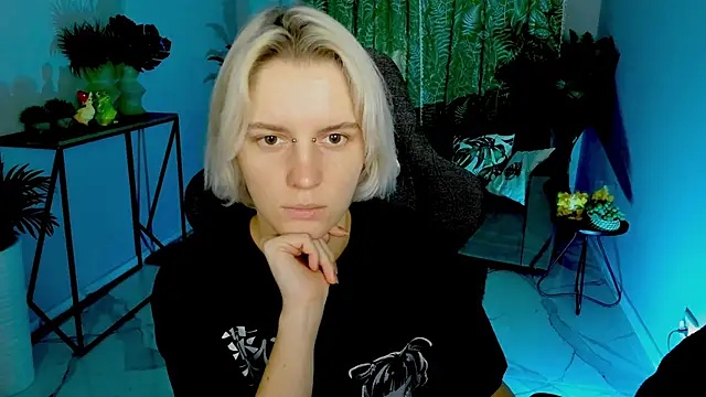 Snapshot of BethanyCloud chatting on 10.24.25 BethanyCloud online show from 10.24.25