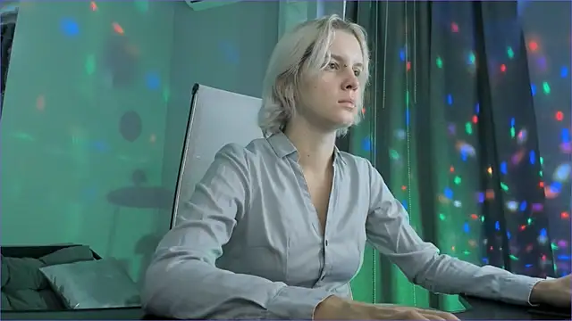 Snapshot of BethanyCloud chatting on 10.27.25 BethanyCloud online show from 10.27.25