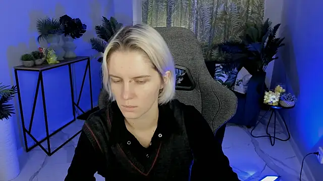 Snapshot of BethanyCloud chatting on 11.03.25 BethanyCloud online show from 11.03.25