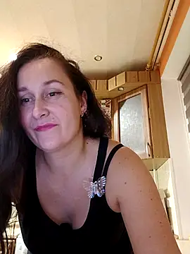 Amandda  online show from 10.15.25