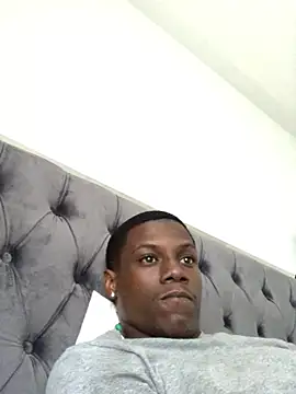 labishyoung25 online show from 10.13.25