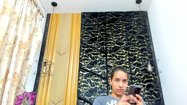 Snapshot of MiaCours chatting on 05.17.26 MiaCours online show from 05.17.26