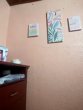 Mia-Glow online show from 11.11.25