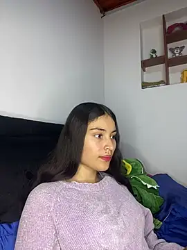 Snapshot of hotwife26 chatting on 04.29.26 hotwife26 online show from 04.29.26