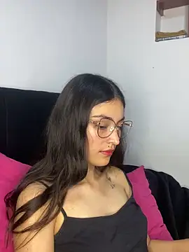 Snapshot of hotwife26 chatting on 05.14.26 hotwife26 online show from 05.14.26