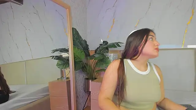 ChloeeMonroee online show from 10.31.25