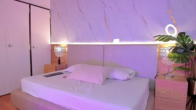 ChloeeMonroee online show from 11.04.25