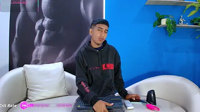 Snapshot of ender_h0t chatting on 10.03.25 ender h0t online show from 10.03.25