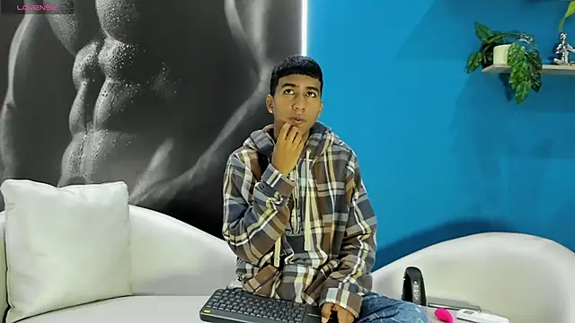 Snapshot of ender_h0t chatting on 10.10.25 ender h0t online show from 10.10.25