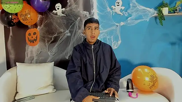 Snapshot of ender_h0t chatting on 10.14.25 ender h0t online show from 10.14.25