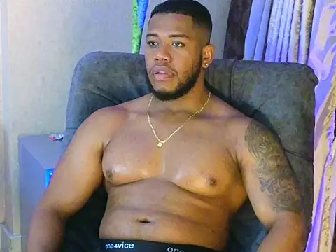 Snapshot of BenjaminCol_ chatting on 10.12.25 BenjaminCol online show from 10.12.25