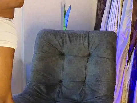 Snapshot of BenjaminCol_ chatting on 10.13.25 BenjaminCol online show from 10.13.25