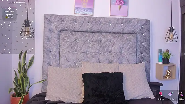 Snapshot of Seraphyne666 chatting on 10.27.25 Seraphyne666 online show from 10.27.25