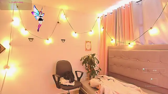 Snapshot of Seraphyne666 chatting on 11.05.25 Seraphyne666 online show from 11.05.25