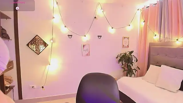 Snapshot of Seraphyne666 chatting on 11.07.25 Seraphyne666 online show from 11.07.25