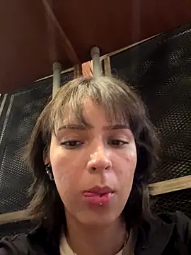 Snapshot of Adry_Bach_ chatting on 10.05.25 Adry Bach online show from 10.05.25