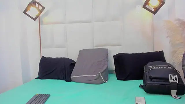 Snapshot of Naim_Bennetsex chatting on 09.27.25 Naim Bennetsex online show from 09.27.25