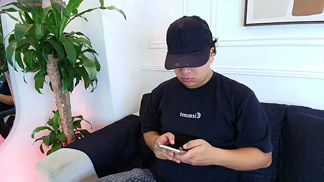 Snapshot of Naim_Bennetsex chatting on 10.01.25 Naim Bennetsex online show from 10.01.25