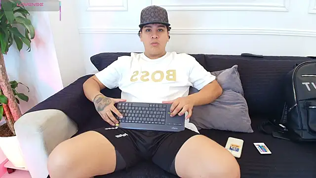 Snapshot of Naim_Bennetsex chatting on 10.02.25 Naim Bennetsex online show from 10.02.25