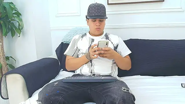 Snapshot of Naim_Bennetsex chatting on 10.11.25 Naim Bennetsex online show from 10.11.25