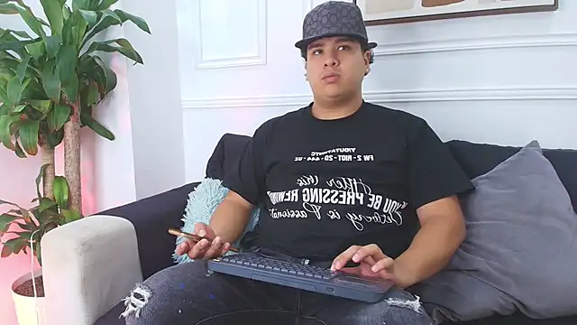 Snapshot of Naim_Bennetsex chatting on 10.15.25 Naim Bennetsex online show from 10.15.25