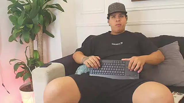 Snapshot of Naim_Bennetsex chatting on 10.16.25 Naim Bennetsex online show from 10.16.25