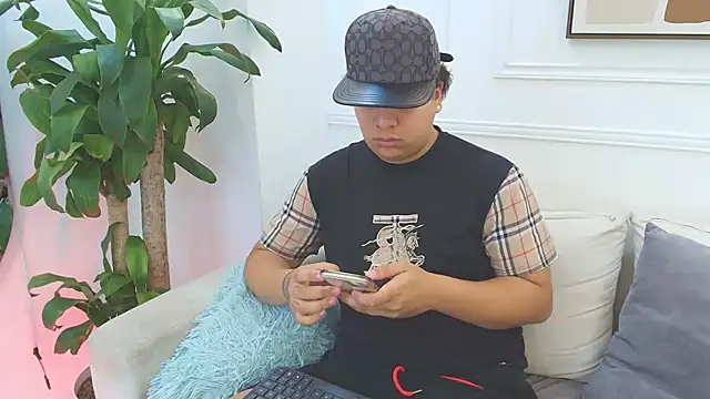 Snapshot of Naim_Bennetsex chatting on 10.17.25 Naim Bennetsex online show from 10.17.25