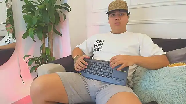 Snapshot of Naim_Bennetsex chatting on 10.26.25 Naim Bennetsex online show from 10.26.25