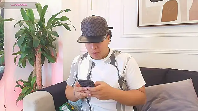 Snapshot of Naim_Bennetsex chatting on 10.28.25 Naim Bennetsex online show from 10.28.25