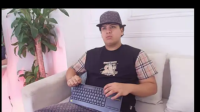 Snapshot of Naim_Bennetsex chatting on 11.03.25 Naim Bennetsex online show from 11.03.25